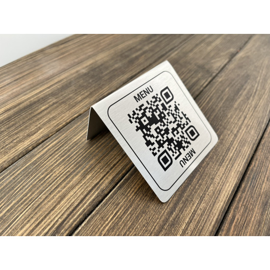 Металева табличка срібло сатин з QR-кодом на подставці