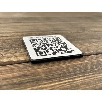 Металева табличка з QR-кодом на пластиковій основі