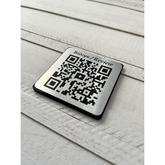 Металева табличка з QR-кодом на пластиковій основі
